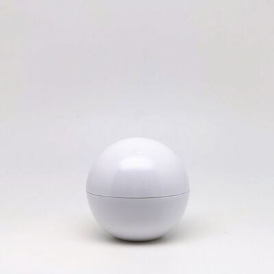 Пластиковая банка для крема сферической формы с объемом 5 г, 25 г, 50 г, 80 г. Допускается печать различных художественных работ. Используется для упаковки средств по уходу за кожей.