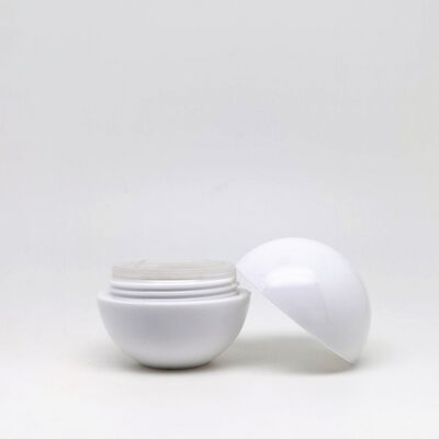 Пластиковая банка для крема сферической формы с объемом 5 г, 25 г, 50 г, 80 г. Допускается печать различных художественных работ. Используется для упаковки средств по уходу за кожей.
