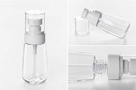 Брызги чистки ежедневной жизни разливают косметическими пластиковыми цвета по бутылкам подгонянные бутылками