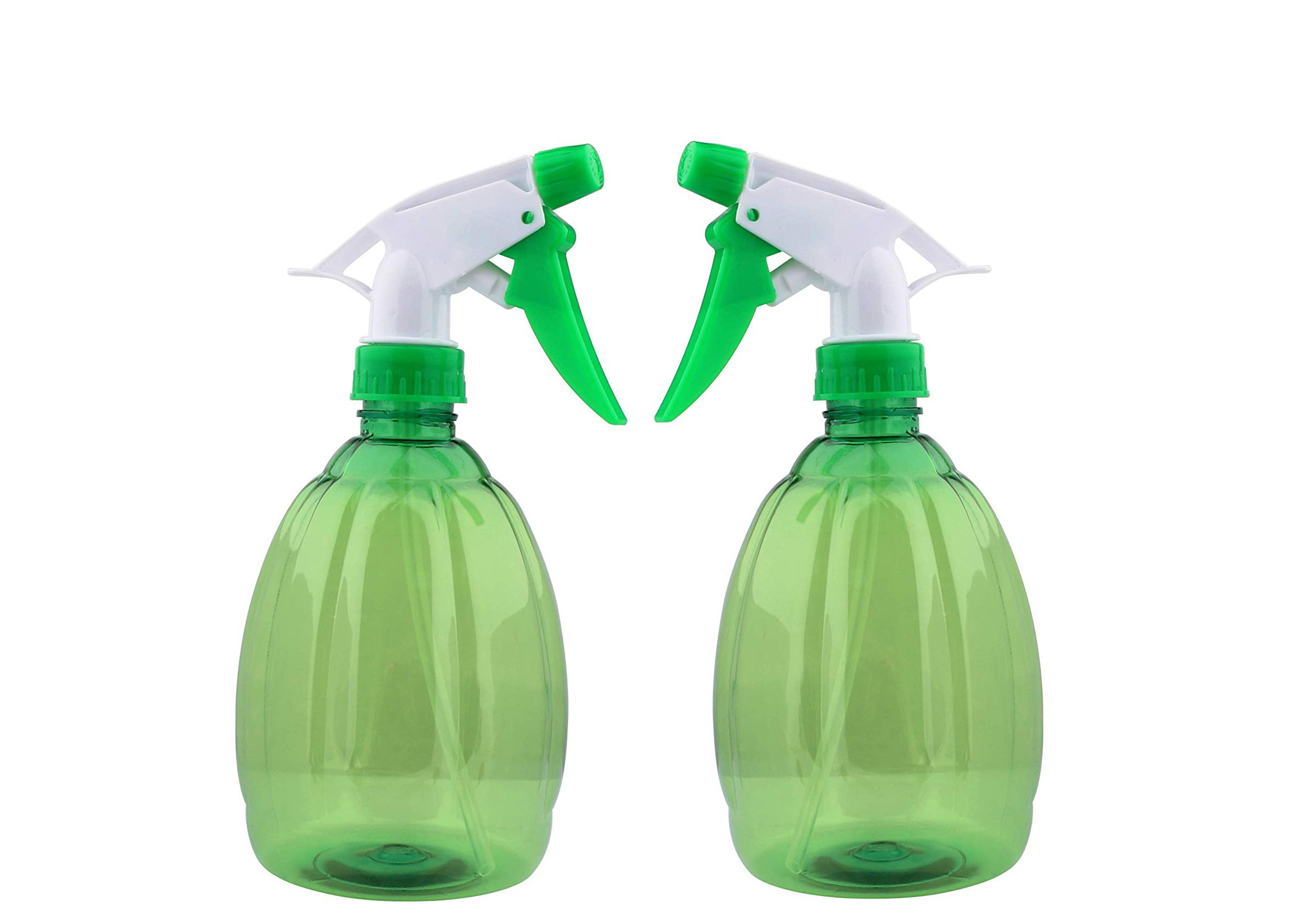 Зеленые пластиковые брызги пуска разливают мочить по бутылкам завода сада домочадца